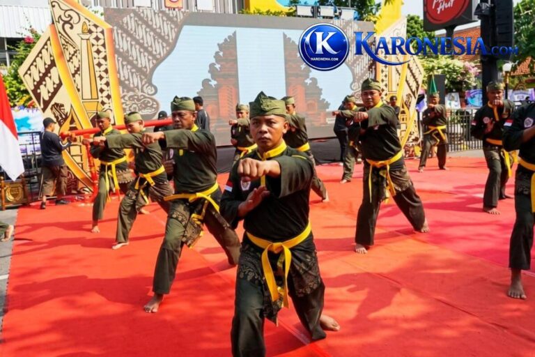 Atraksi PSM di Kirab Budaya Pencak Silat Madiun