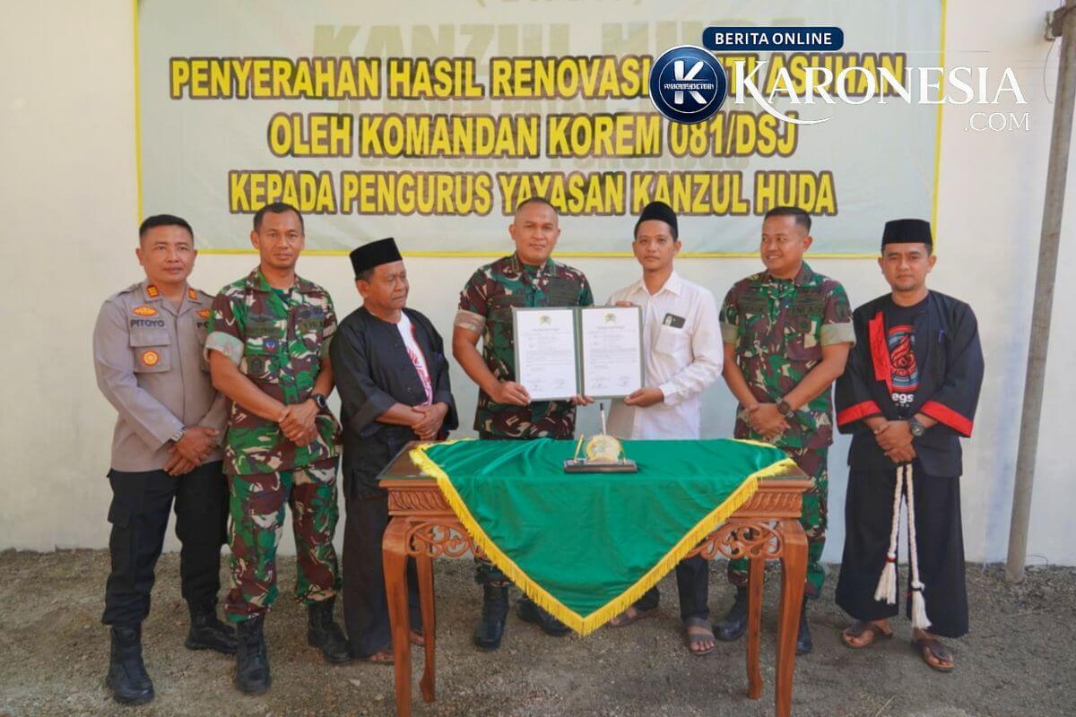 Penyerahan hasil renovasi Panti Asuhan Kanzul Huda oleh Danrem 081/DSJ