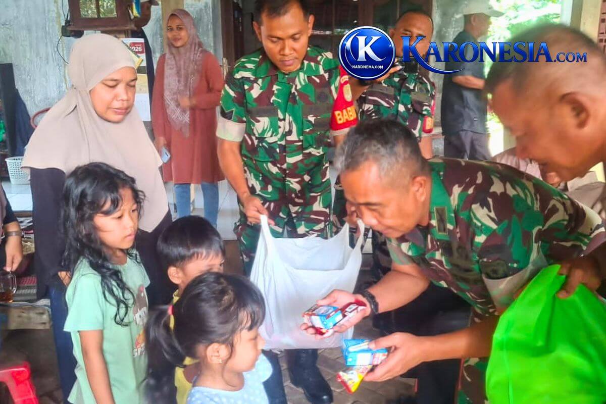TNI bagikan sembako warga Pondok Aren Tangsel