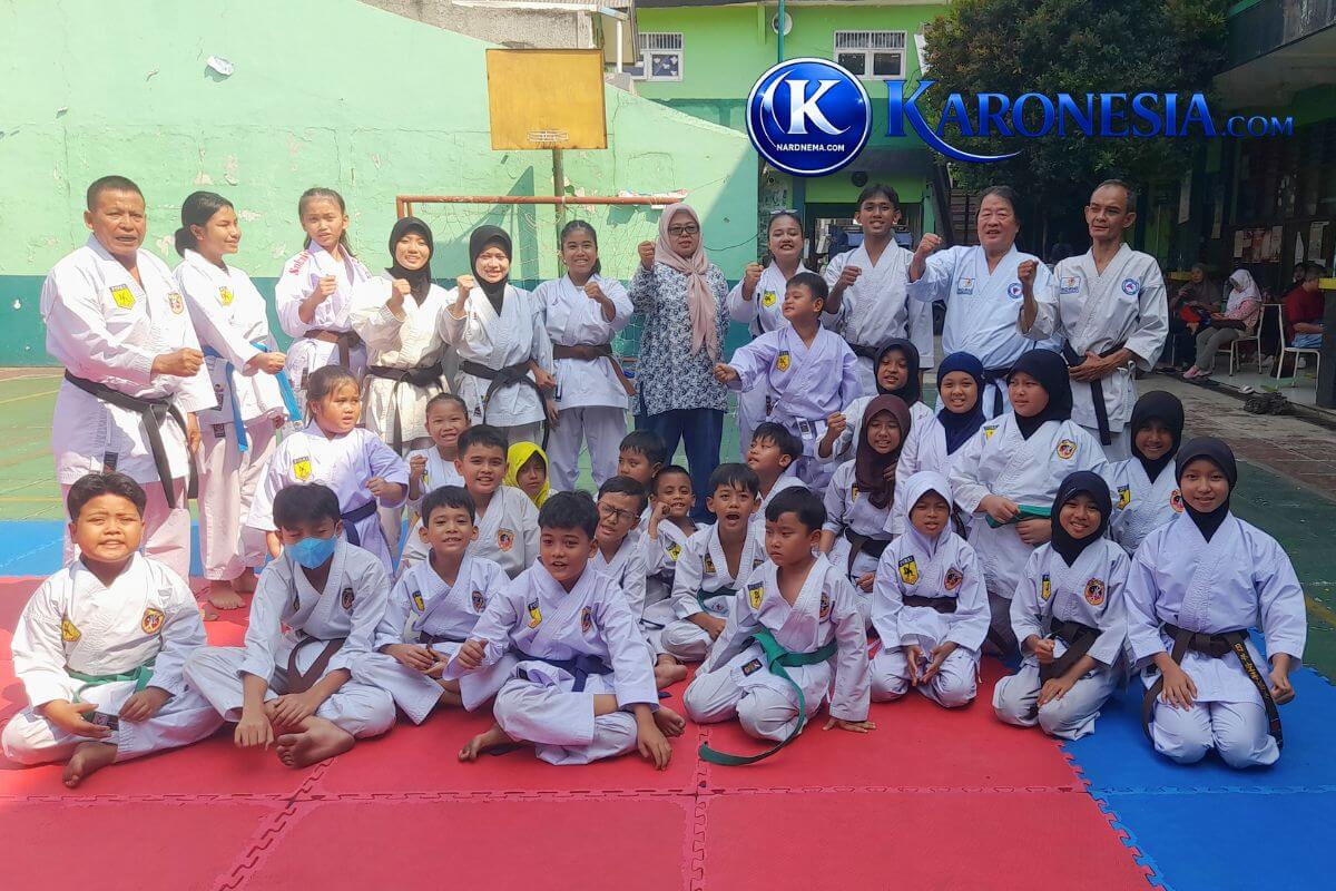 Atlet dan pembina YPOK Jakarta Barat di Dojo JK jelang Kejurnas 2026