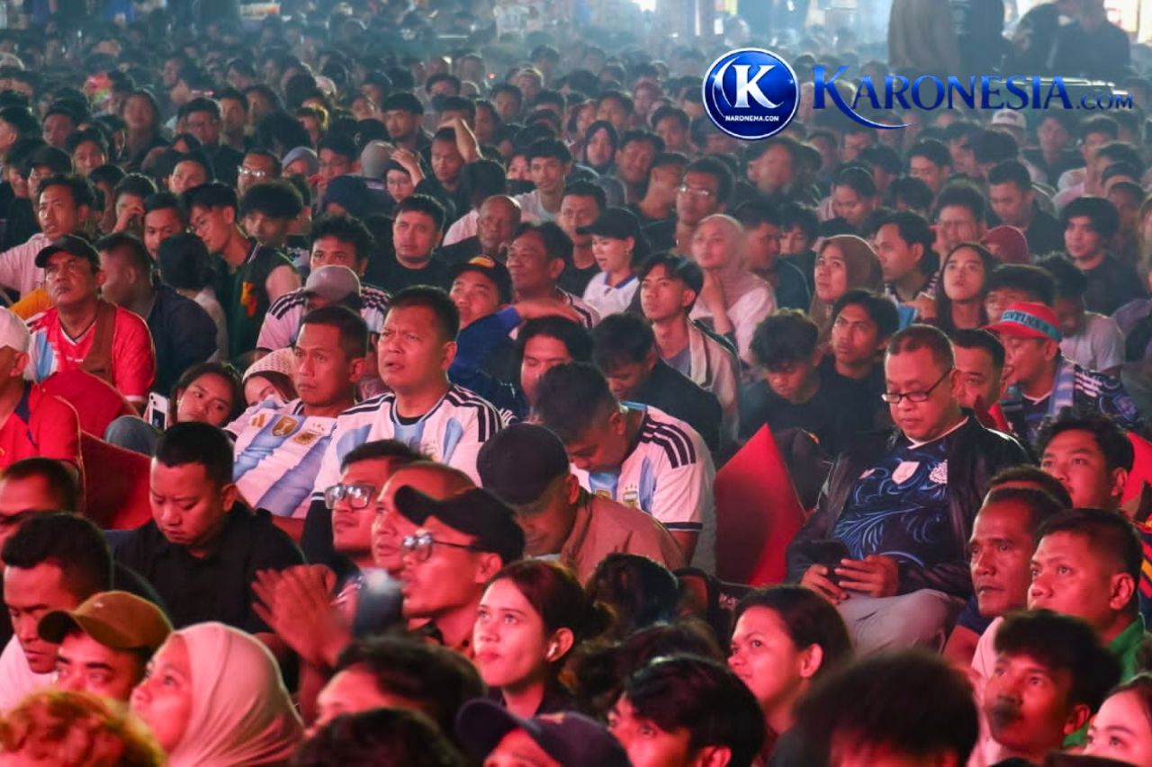 Ribuan warga antusias menyaksikan nobar final Piala Dunia di Bekasi