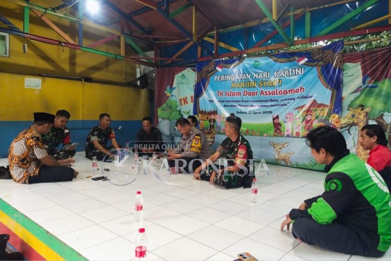 Babinsa dan tokoh masyarakat berdiskusi soal kamtibmas di Serua, Ciputat