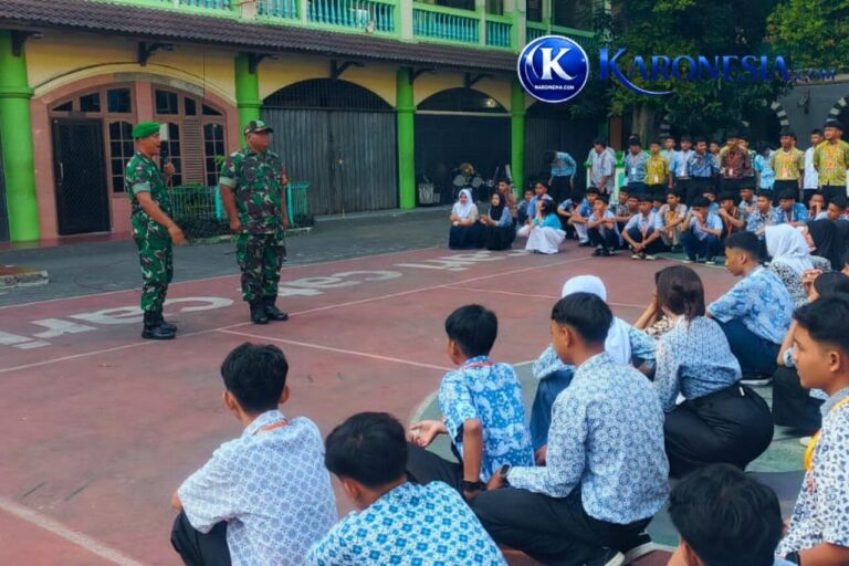 Babinsa melatih siswa baru SMKS Yupentek Tangerang.