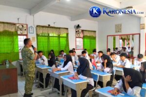 Babinsa Tanamkan Disiplin dan Wawasan Kebangsaan di MPLS