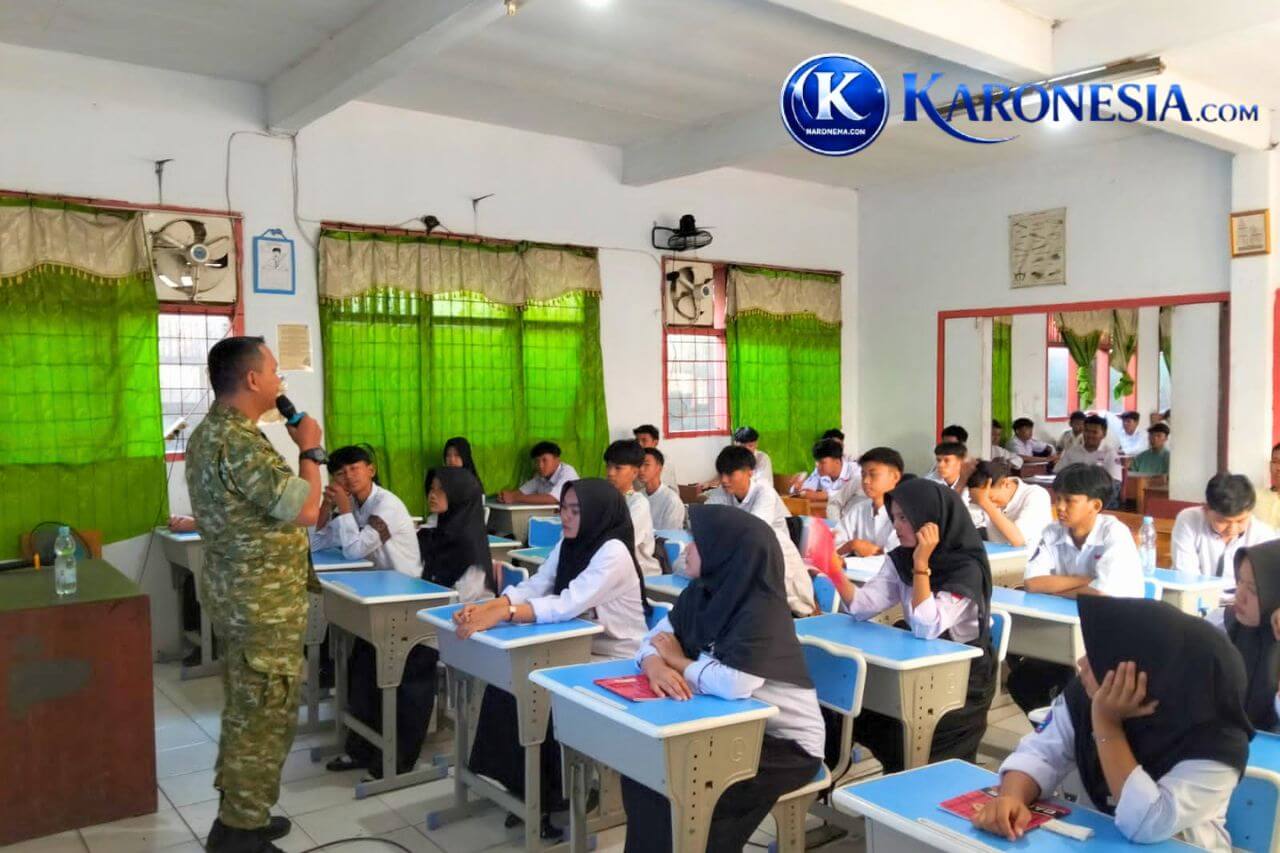 Babinsa berikan materi wawasan kebangsaan kepada siswa SMK Taruna Karya