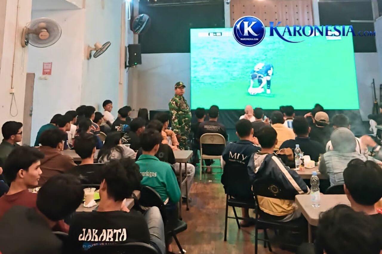 Babinsa dampingi warga nobar semifinal Piala Dunia di Jakarta Selatan