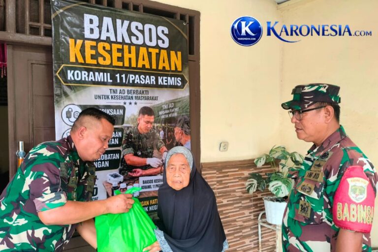 Babinsa serahkan bantuan kepada warga Kampung Walet
