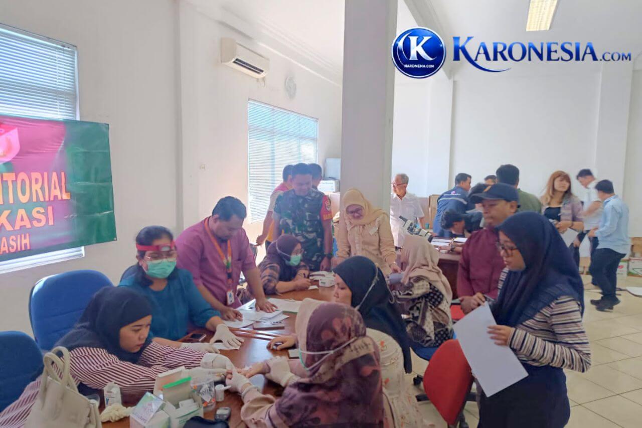 Pemeriksaan kesehatan warga di Bakti Kesehatan Teritorial Jatiasih Bekasi