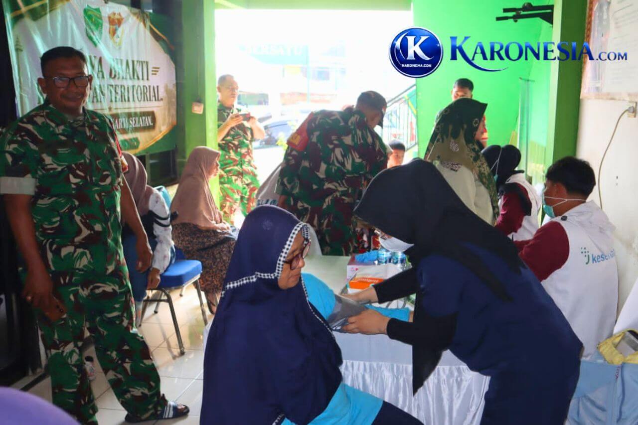 Suasana pemeriksaan kesehatan gratis di Makoramil 06/Setiabudi.