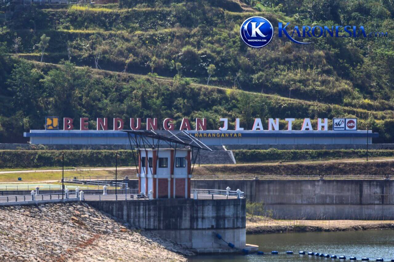 Bendungan Jlantah tampak dari kejauhan