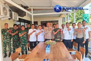 Bersama Sekcam, Danramil Rajeg Kejutkan Polsek dengan Nasi Tumpeng