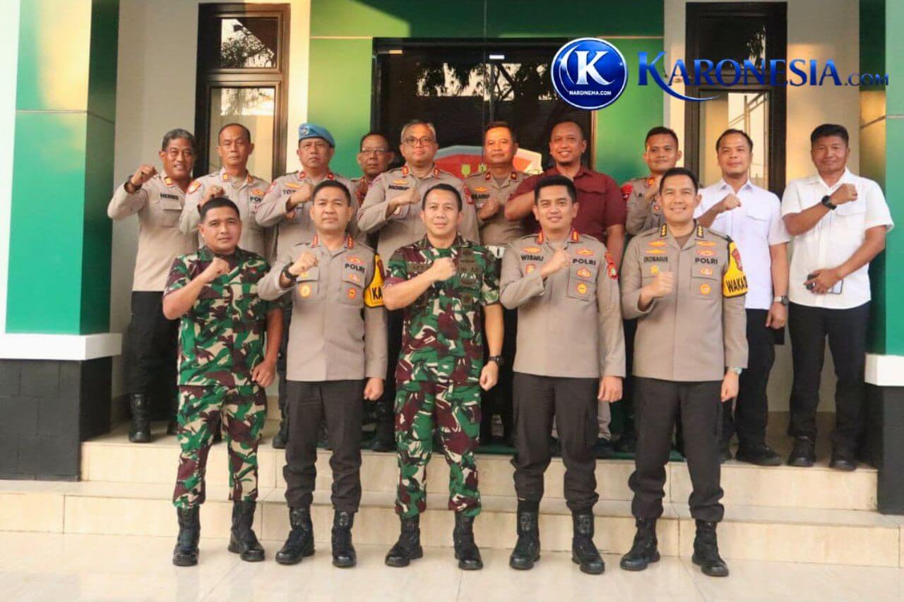 Foto bersama jajaran Dandim dan Kapolres usai pertemuan sinergi TNI-Polri di Kodim Tangerang.