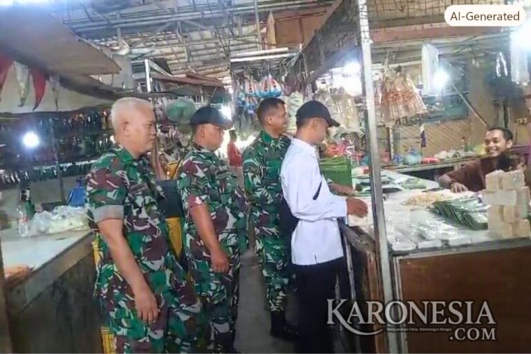 Personel Koramil 09/Serpong Utara memantau harga sembako di pasar