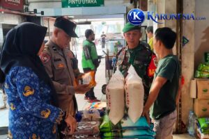 Koramil 07/Pondok Aren Pantau Harga Sembako di Pasar Modern Bintaro, Mayoritas Komoditas Stabil