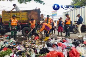 Satgas Sampah Koramil Sepatan Bersihkan Jalan Raya Mauk