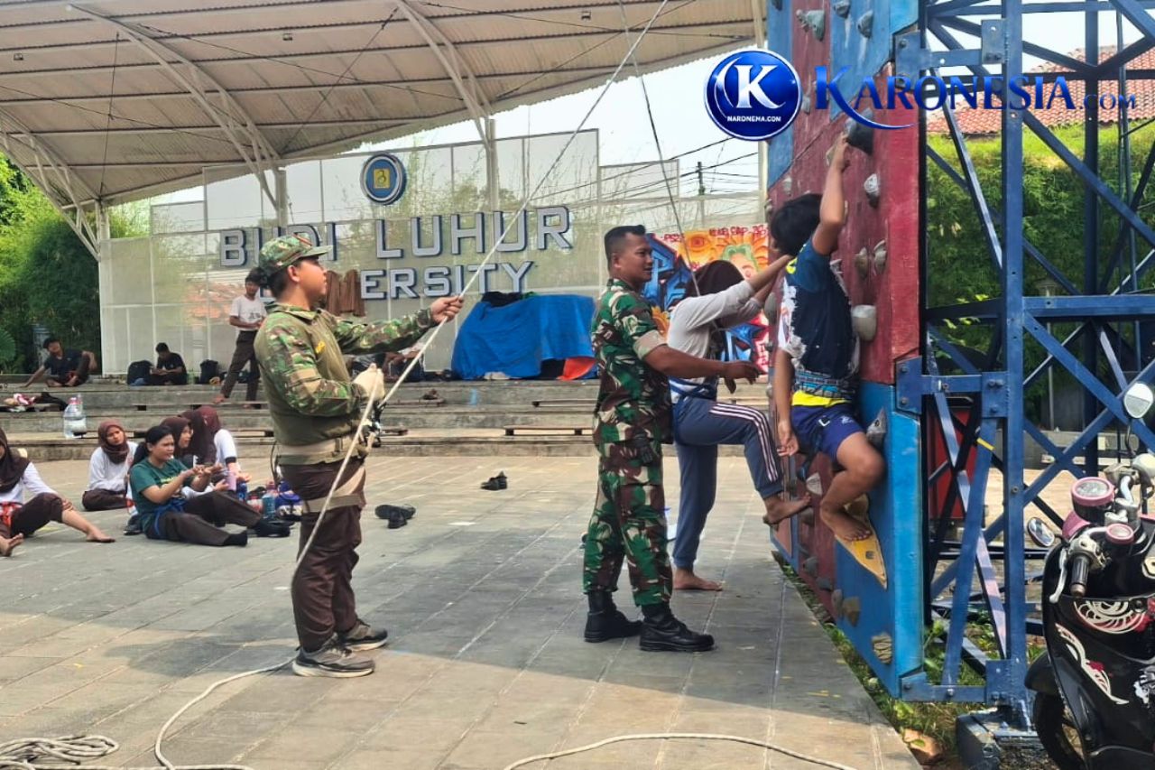 Berlatih panjat tebing bersama pembina Saka Wira Kartika Koramil 07 Pondok Aren