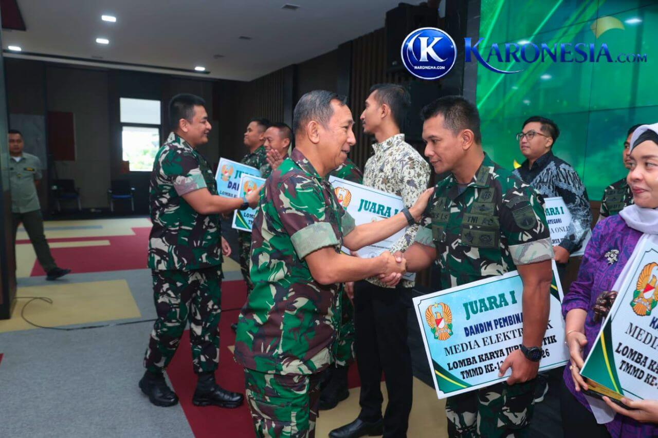 Penyerahan penghargaan LKJ TMMD Ke-128 di Mabesad.