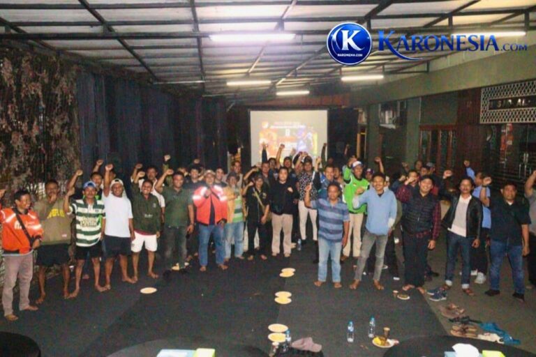 Prajurit TNI dan warga nonton bareng semifinal Piala Dunia 2026 di Tangerang
