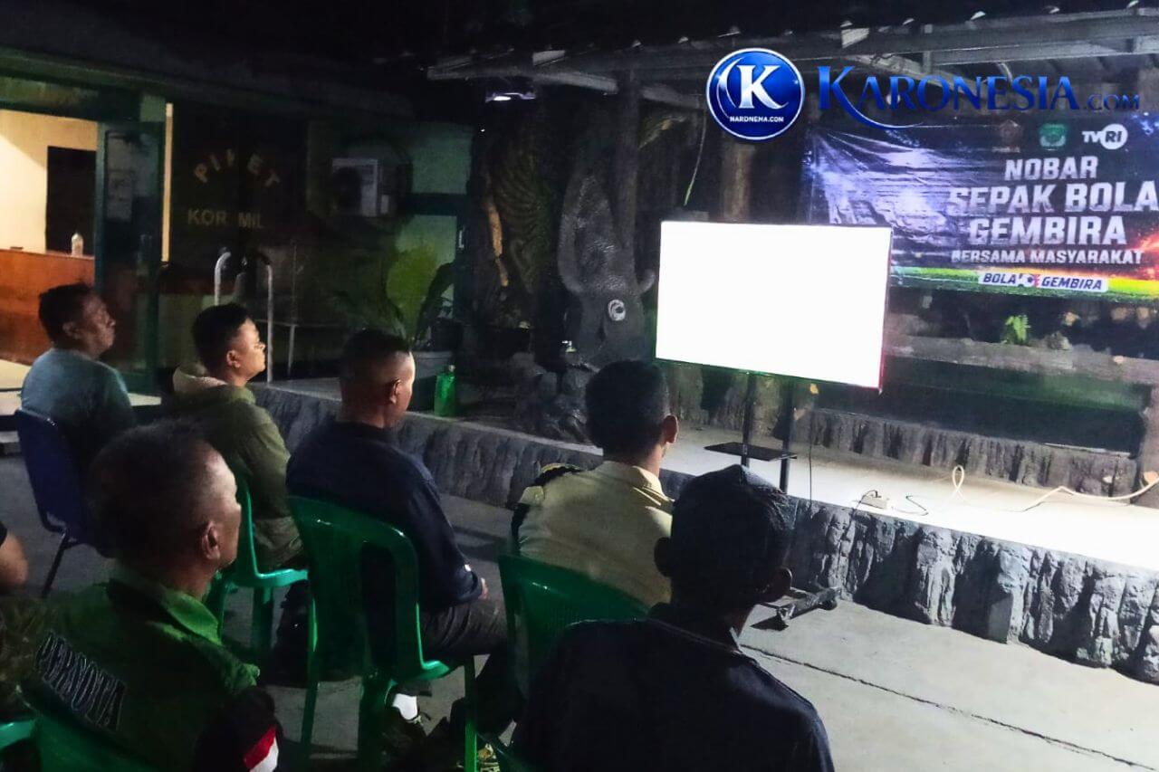 Warga nobar Piala Dunia di Koramil 04/Cikupa.