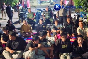 Koramil 03 Teluk Pucung Gelar Nobar Bersama Warga, Pererat Silaturahmi di Bekasi