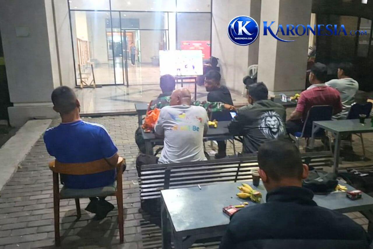 Warga nobar Piala Dunia bersama Koramil 11/Pasar Kemis