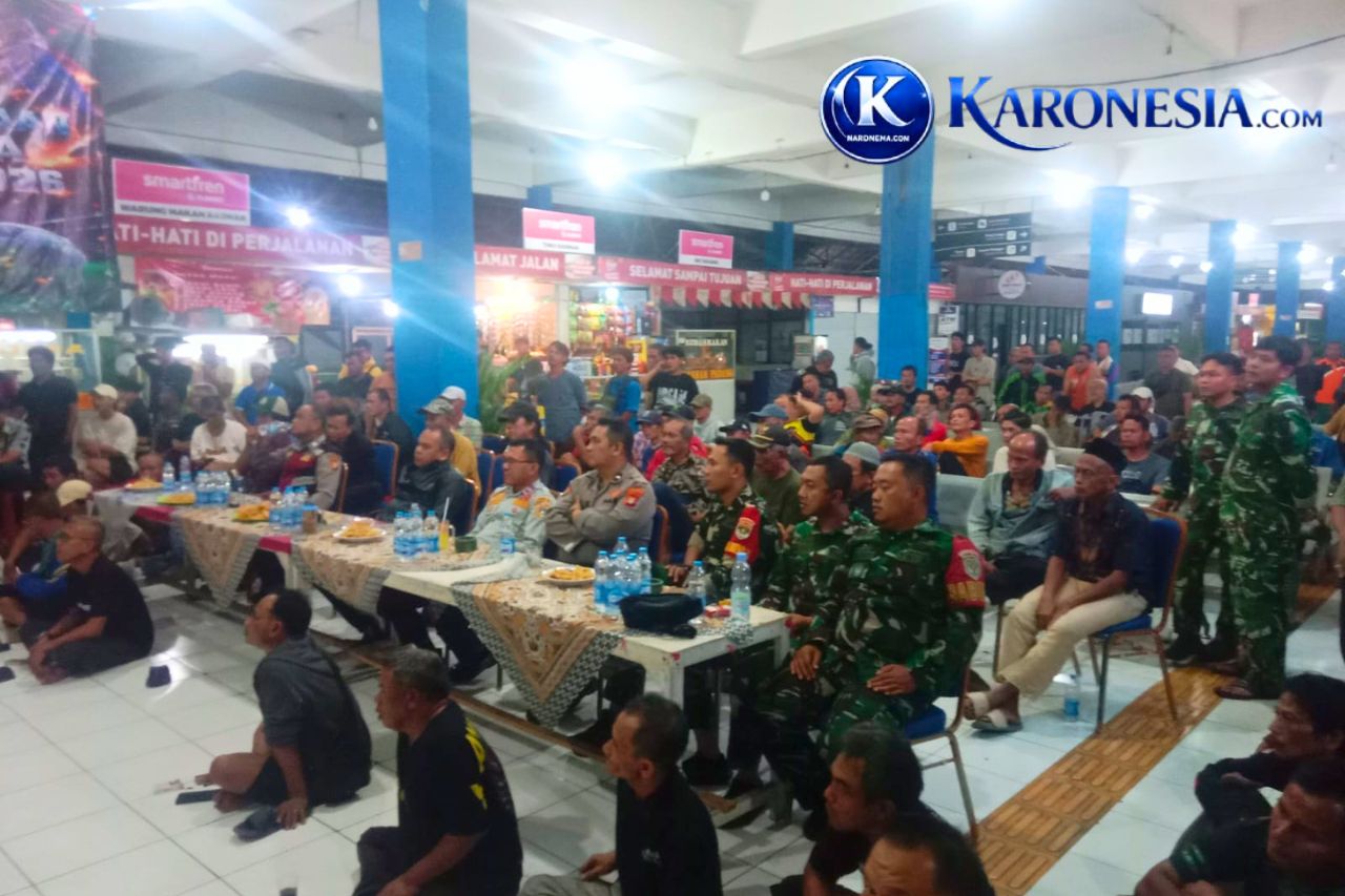 Warga dan TNI nobar Final Piala Dunia 2026.