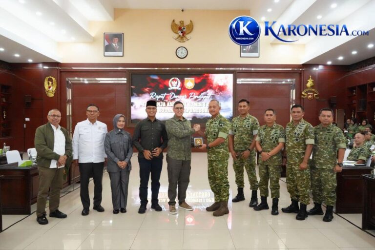 Pangdam IV/Diponegoro foto bersama Panja Aset TNI Komisi I DPR RI