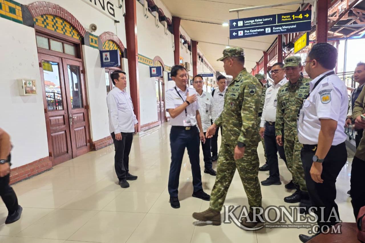 Pangdam IV/Diponegoro tinjau kesiapan Stasiun Semarang Tawang bersama TNI-Polri dan PT KAI.