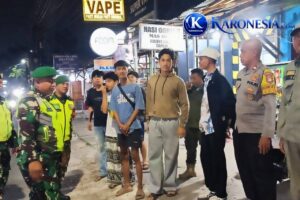 Babinsa Bantar Gebang Intensifkan Patroli Humanis Warga