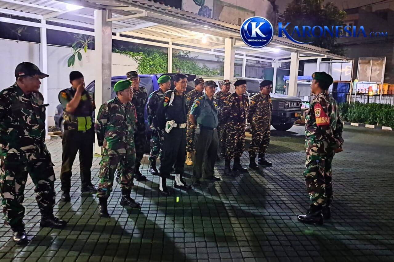 ‎Personel Kodim 0506/Tangerang mengikuti apel sebelum patroli malam.