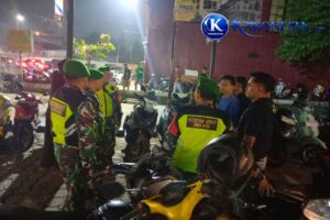 Patroli Malam Koramil 04/Jati Asih Libatkan Warga Jaga Keamanan