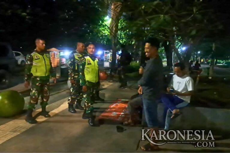 Personel Koramil Teluk Pucung patroli malam jaga keamanan wilayah Bekasi