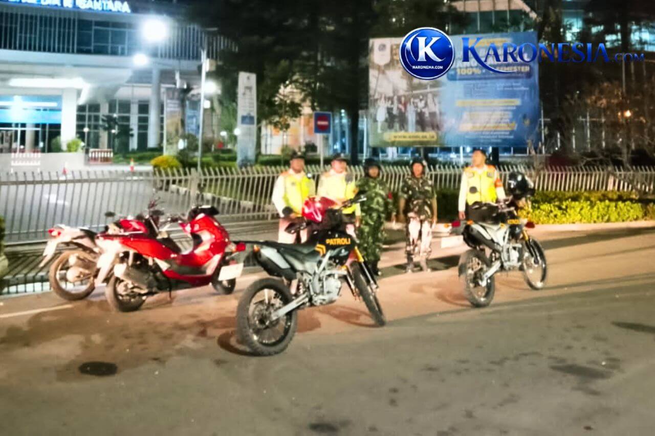 Aparat dan elemen masyarakat saat patroli keamanan wilayah