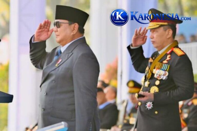 Presiden Prabowo Subianto hormat bersama Kapolri saat Upacara Hari Bhayangkara ke-80 di Cikeas, Bogor.