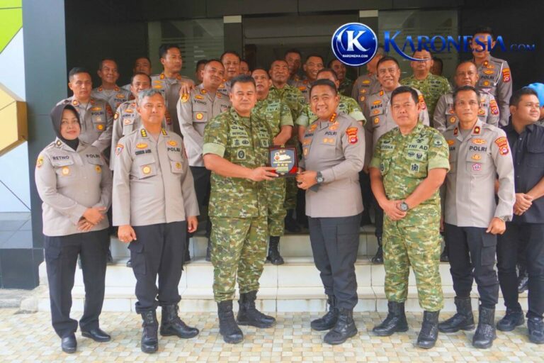 Kapolresta Tangerang dan jajaran Kodim 0510/Tigaraksa foto bersama usai pertemuan silaturahmi
