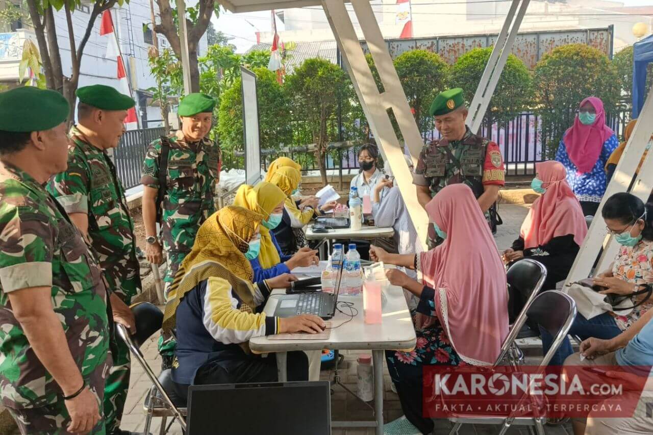 Warga cek kesehatan gratis di baksos Koramil 01 Tangerang
