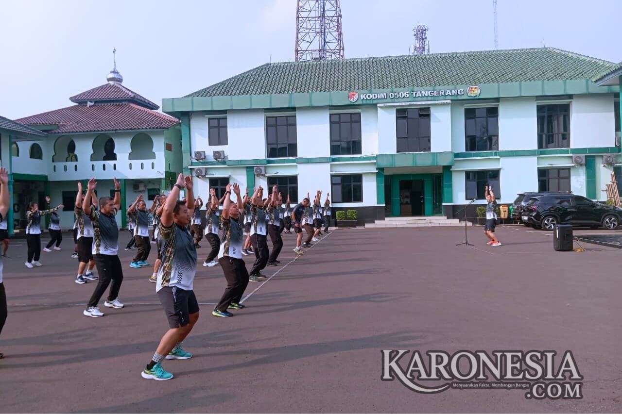 Dandim 0506/Tangerang memimpin senam pagi bersama prajurit di halaman Makodim