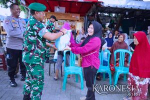 Penyaluran bantuan sembako Koramil 01/Tangerang di Gerendeng