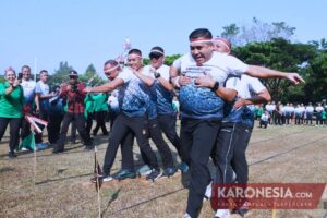 Pangdam IV/Diponegoro ikut lomba estafet bersama prajurit di HUT RI ke-81