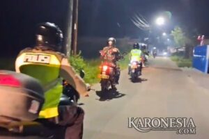 Personel Koramil 12/Rajeg dan Polsek Rajeg bersiap melaksanakan patroli gabungan malam hari mengantisipasi begal.
