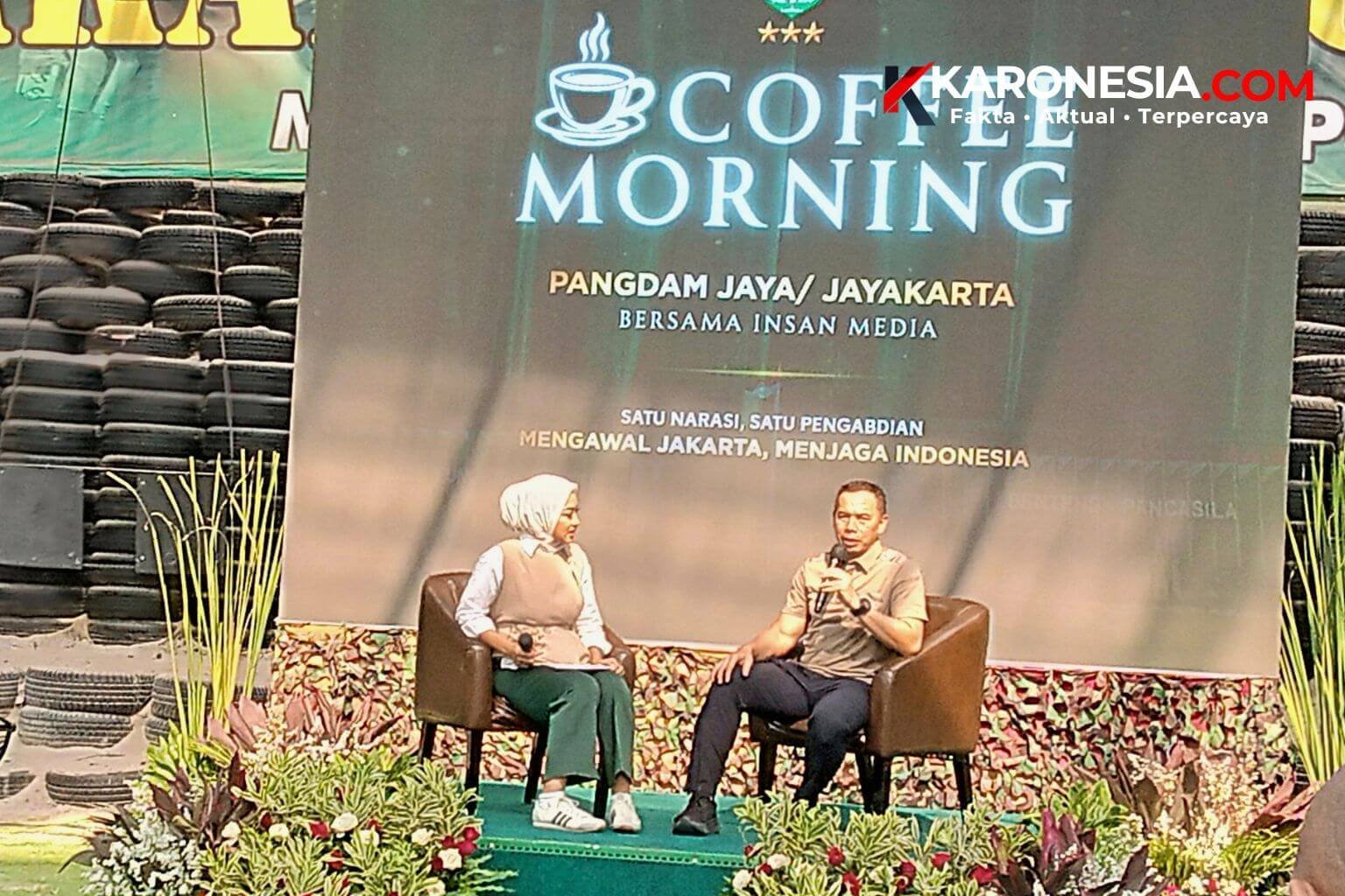 Suasana panggung Coffee Morning Pangdam Jaya bersama insan media bertema Satu Narasi Satu Pengabdian Mengawal Jakarta Menjaga Indonesia.