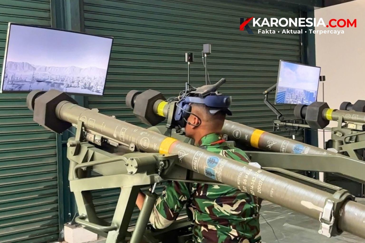 Prajurit Arhanud berlatih menggunakan simulator VR sistem rudal Mistral dalam penataran latihan menembak.