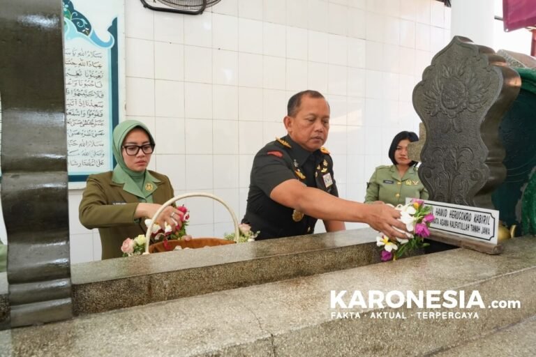 Pangdam Diponegoro tabur bunga
