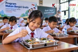 Siswa SD menyantap menu Program Makan Bergizi Gratis di ruang kelas