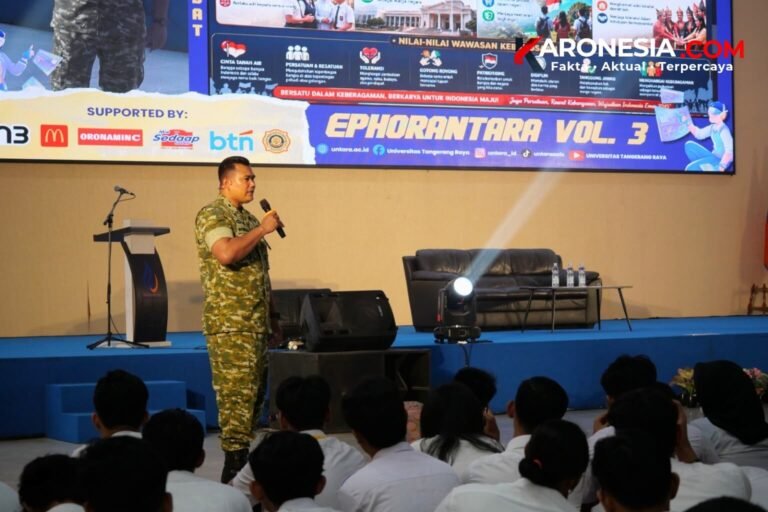 Kasdim 0510/Trs Mayor Inf Windra Sanur memberikan materi Bela Negara kepada mahasiswa baru UNTARA.