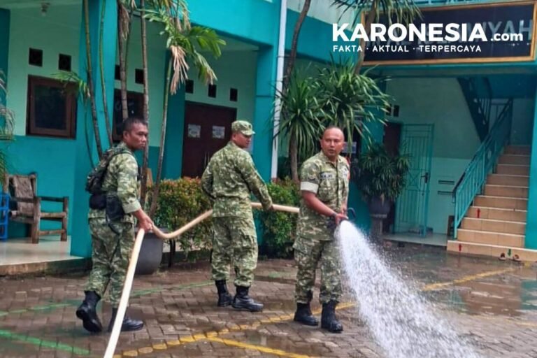 Koramil 07 Pondok Aren menyemprot SMA BINS
