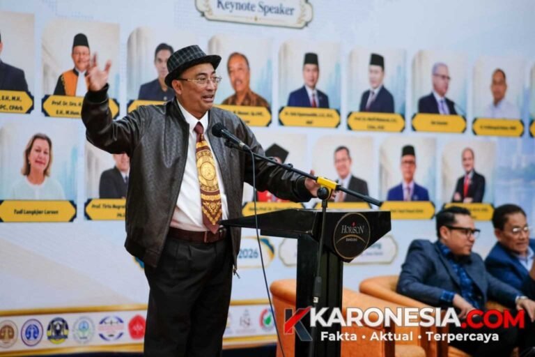 Prof Firman Wijaya memberikan pemaparan mengenai alternatif penyelesaian sengketa mediasi di Bandung