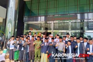 Dandim 0506 Tangerang Kolonel Inf M. Alharidz Unus foto bersama Forkopimda Tangsel dan tokoh agama pada Hari Santri 2026.