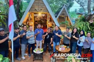 Suasana diskusi santai NGONSEP di Tambi Historia Tangerang Selatan yang dihadiri Kepala Dinas Koperasi UKM Bachtiar Priyambodo dan Ketua Yayasan Agam Pamungkas Lubah bersama pelaku UMKM.