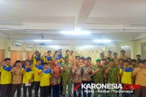 Personel Koramil 08 Pamulang foto bersama siswa SMK Sasmita Jaya 1
